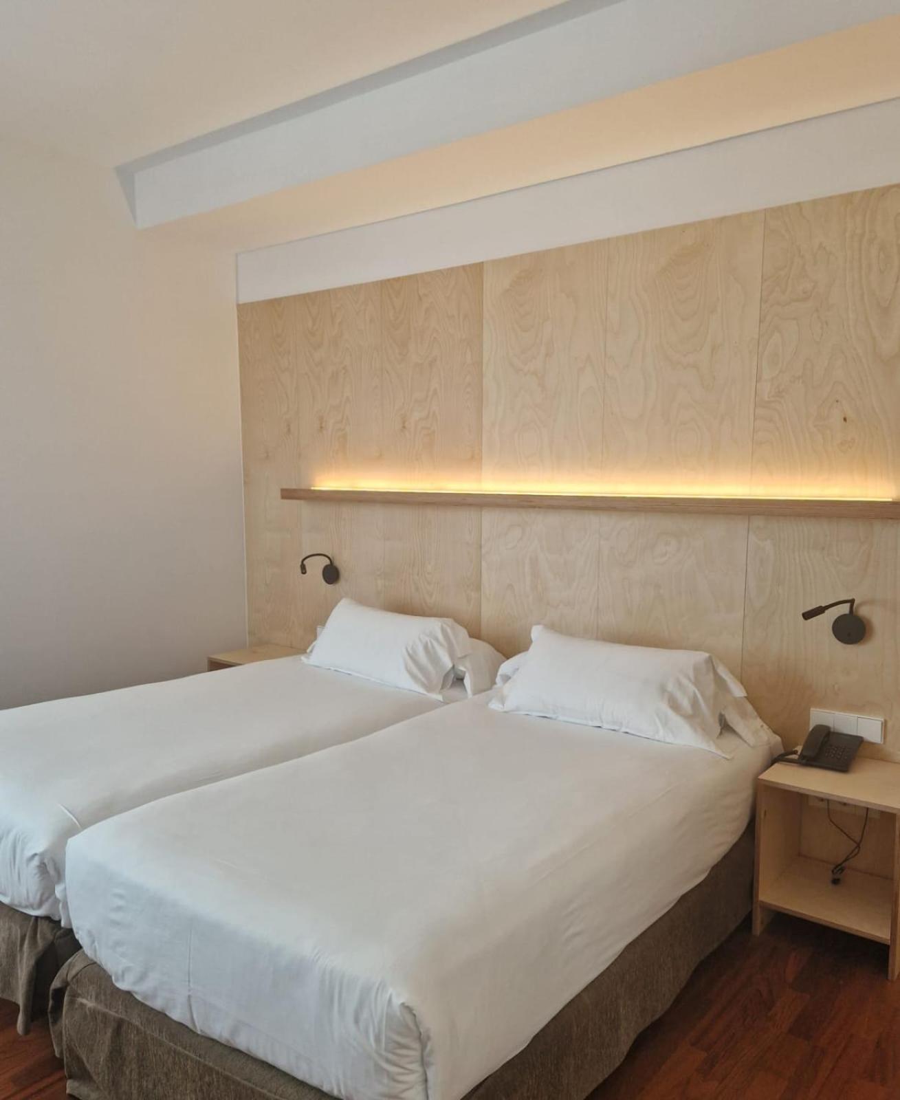 Hotel Maroa Vigo Bagian luar foto